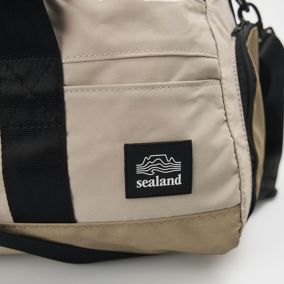 Sealand Dune travel duffel bag in 100% recycled MajiTex with end shoe compartment