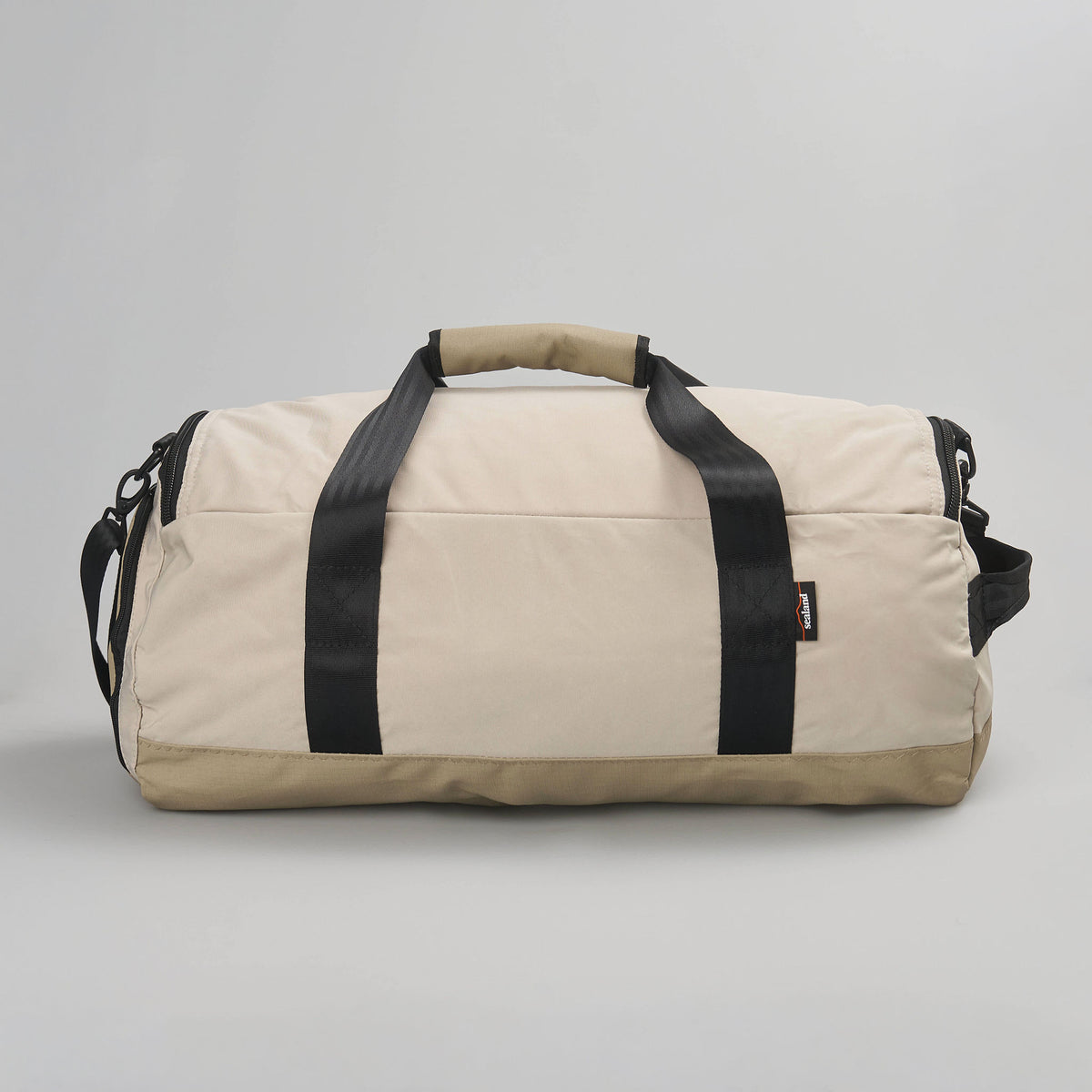 Sealand Dune travel duffel bag in 100% recycled MajiTex with end shoe compartment