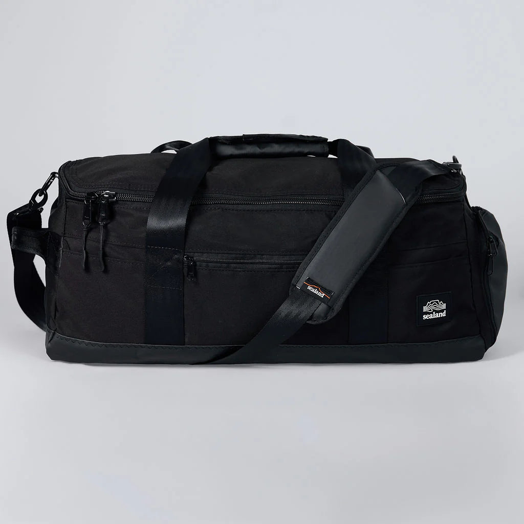 Sealand Dune travel duffel bag in 100% recycled MajiTex with end shoe compartment in Lava